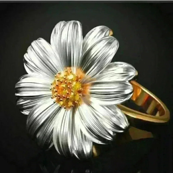 New Yellow Gold Flower Ring - Picture 2 of 3